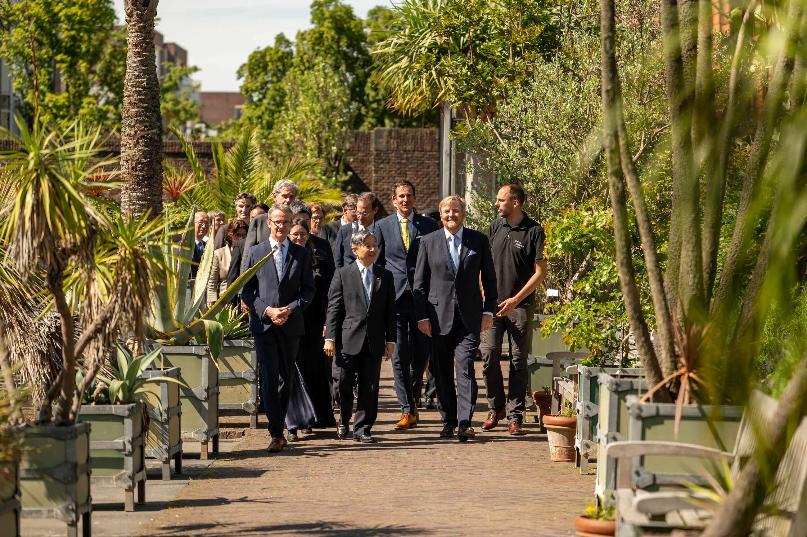 Koning en keizer bezoeken Hortus