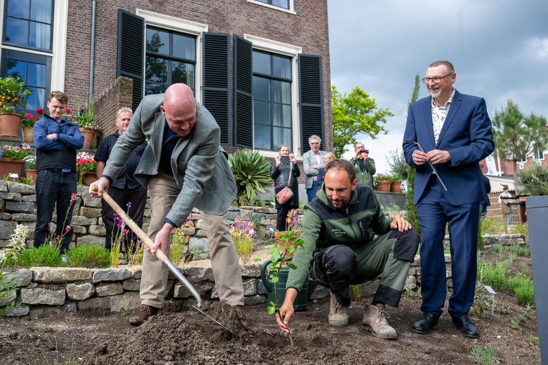 Nieuwe klimaatbestendige Mediterrane tuin geopend